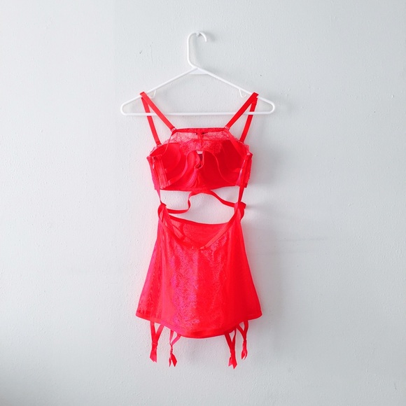 NWT VS Strappy chemise with garter straps - Picture 2 of 4